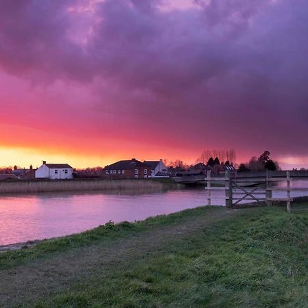 Riverbank Guest House Wiggenhall Saint Germans Buitenkant foto