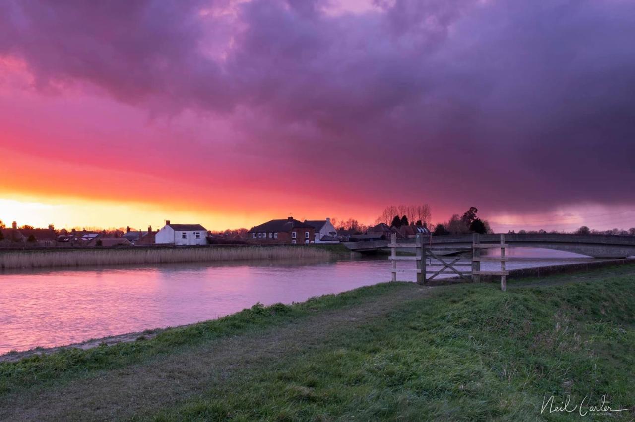 Riverbank Guest House Wiggenhall Saint Germans Buitenkant foto