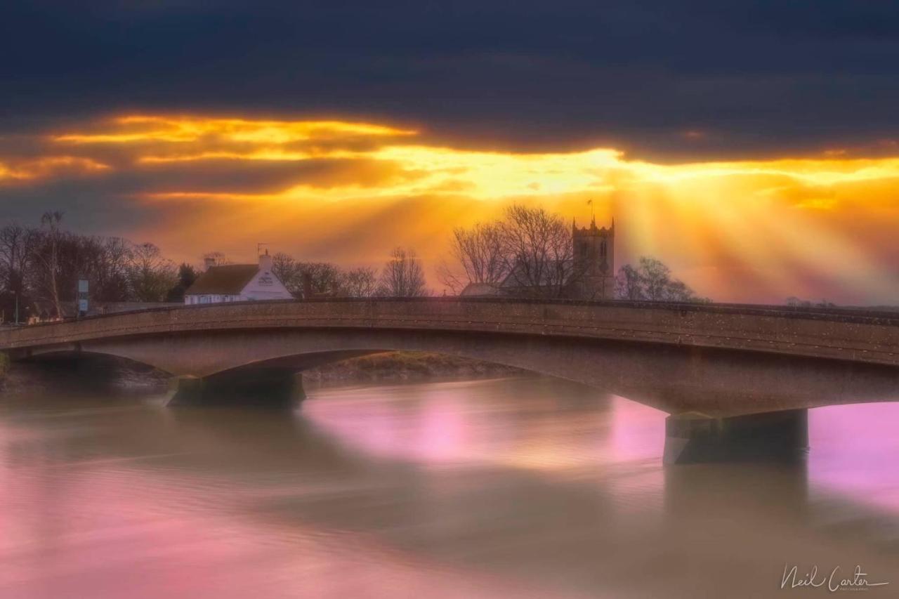 Riverbank Guest House Wiggenhall Saint Germans Buitenkant foto